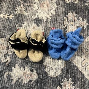 2 pairs Zutano Cozie Fleece Gripper Baby Bootie, size 6 months